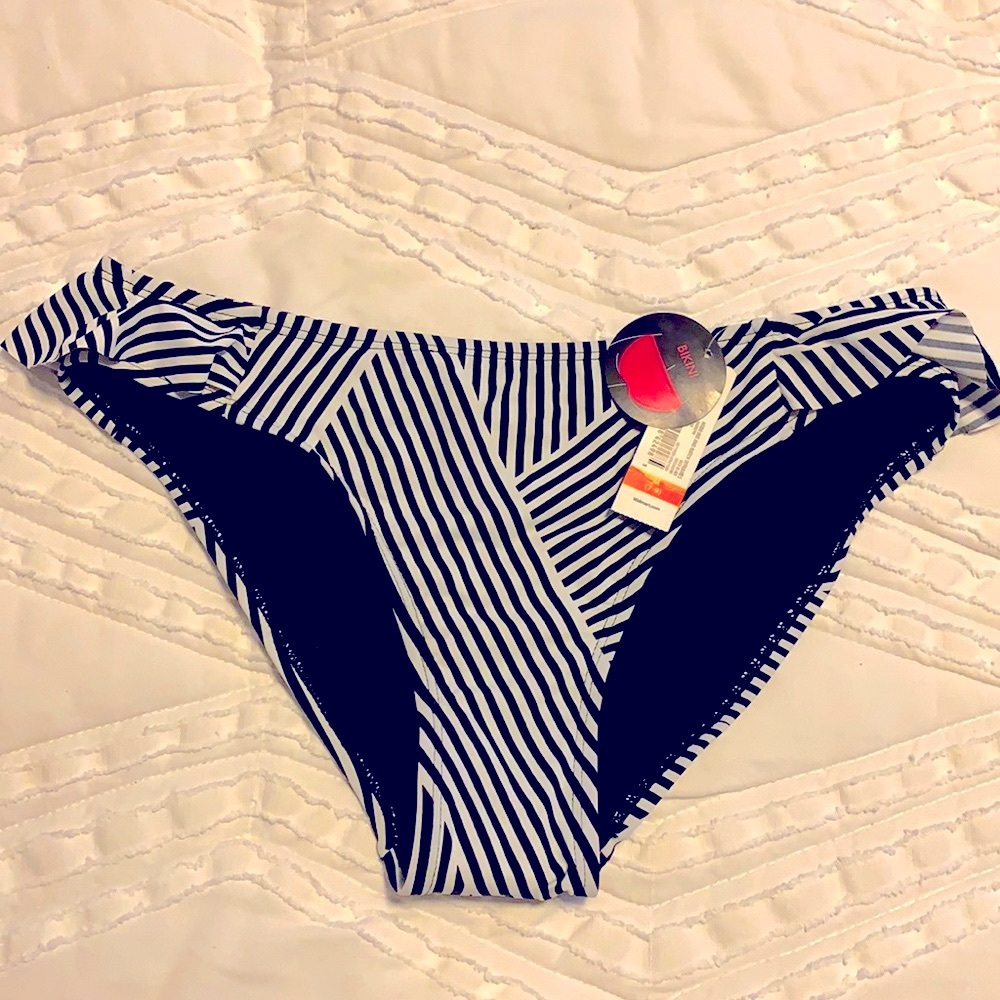 NWT Bikini bottoms. Black & White. Size M